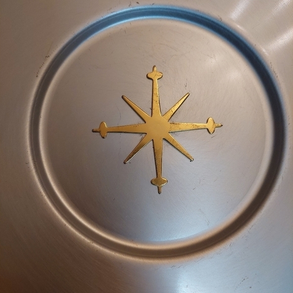 Vintage* 50s Mirro Medallion 17” Starburst Aluminum Round Serving Tray - Picture 2 of 6